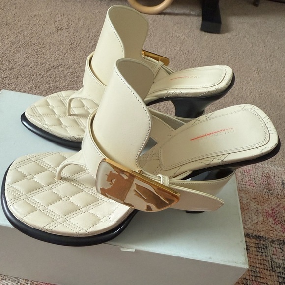 BURBERRY Light Beige Leather Bay Sandals - Picture 11 of 14
